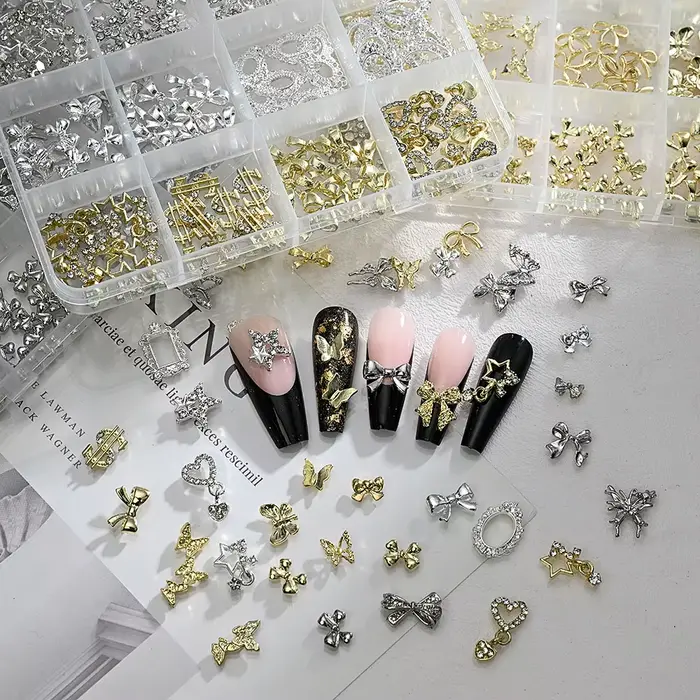 120 ks/škatľa 3D zlatá mašľa motýľ nechtové prívesky z lesklého kovu roztomilý motýlik/diamant hviezda nechtový šperk