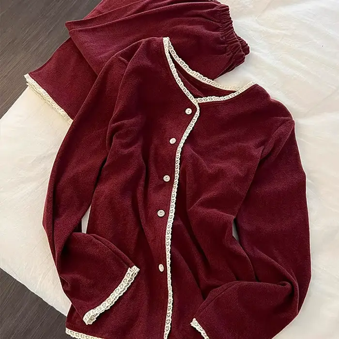 Červený pyžamový set so širokými nohavicami pre ženy