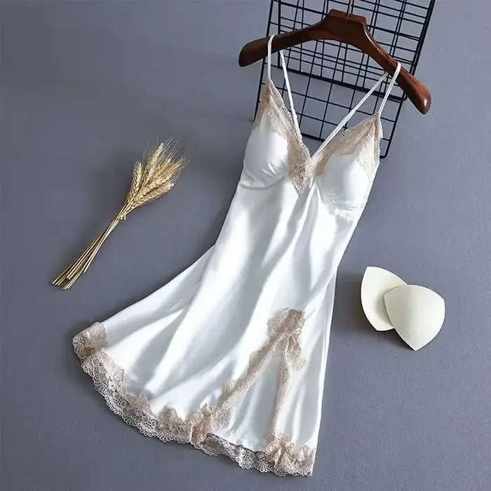 Sous-vêtement de nuit sexy en soie glacée pour femmes, élégant et confortable, idéal pour les nuits chaudes et les occasions spéciales