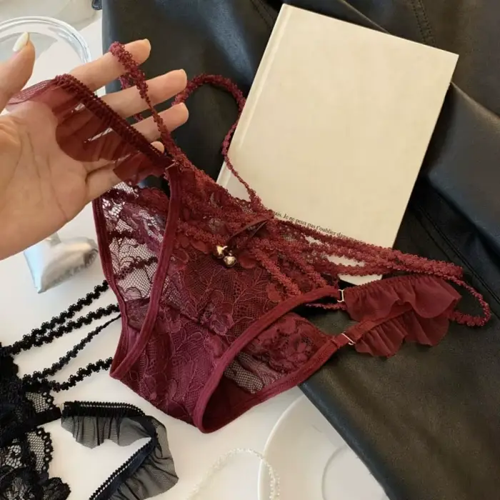 Culotte en soie féminine brève avec dentelle élégante pour femmes, confort doux et élégance pour les jours de détente et les sorties