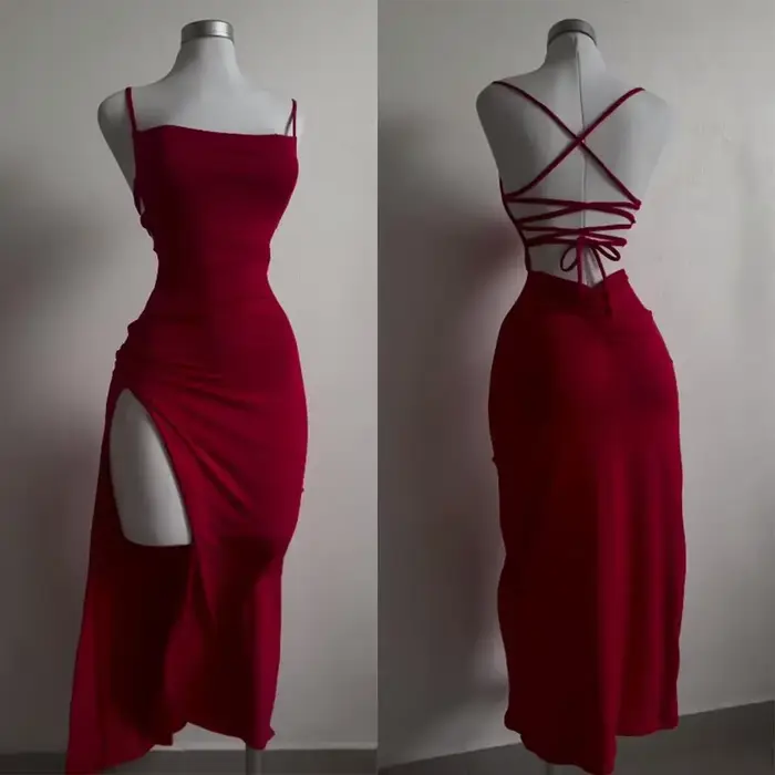 Robe de plage avec manches spaghetti polyester élasthanne pour femmes silhouette gaine décolleté cou fendu été 2025