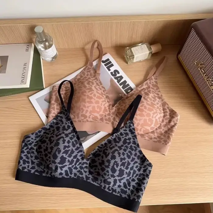 Bezšvová leopardia podprsenka s push-up efektom