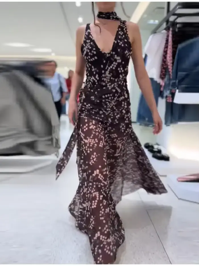 Trendy dlhé maxi šaty pre ženy s bodkami z úpletu