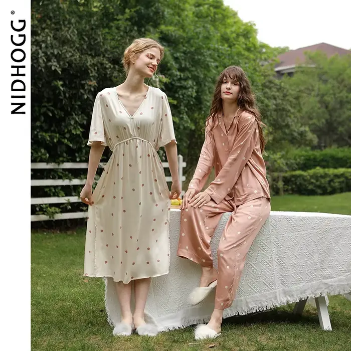Chemise de nuit en satin viscosé pour femmes, col en V, courte manche, élégante et confortable pour les nuits d'été et d'automne