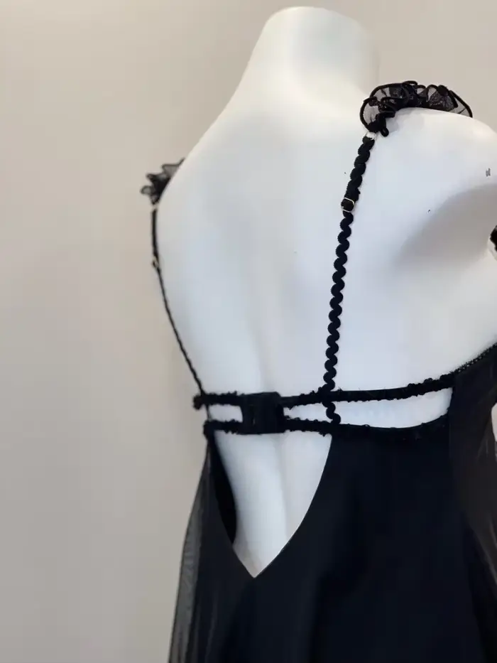Sexi čipkované pyžamo s volánmi pre ženy