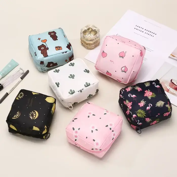 Sac de rangement pour serviettes hygiéniques et tampons femmes étanche portable dessins animés discret pour les voyages école travail et sport