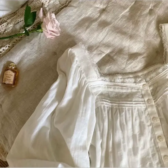 Chemise de nuit en coton pur blanche élégante avec décoration en dentelle pour femmes automne mi-mollet ```