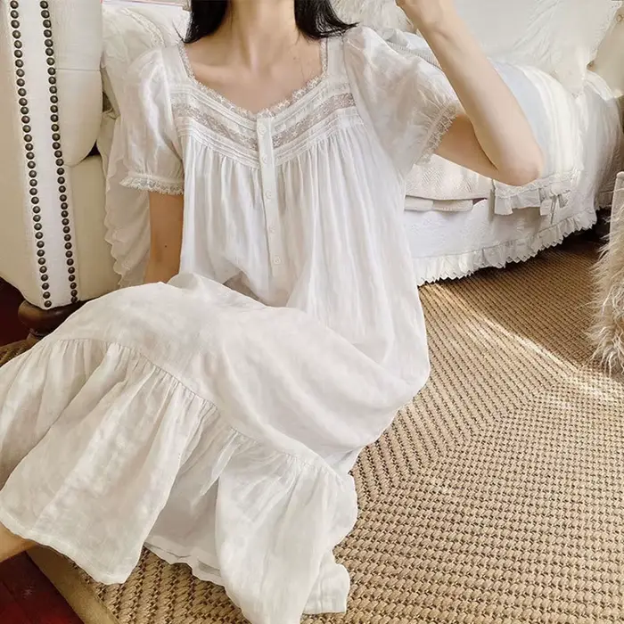 Chemise de nuit en coton pur blanche élégante avec décoration en dentelle pour femmes automne mi-mollet ```