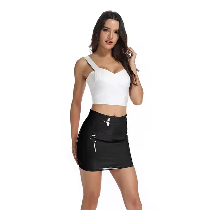 Dámska mini sukňa z imitácie latexu