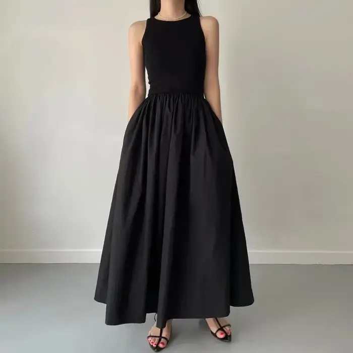 Jednoduché a elegantné čierne dlhé šaty pre ženy