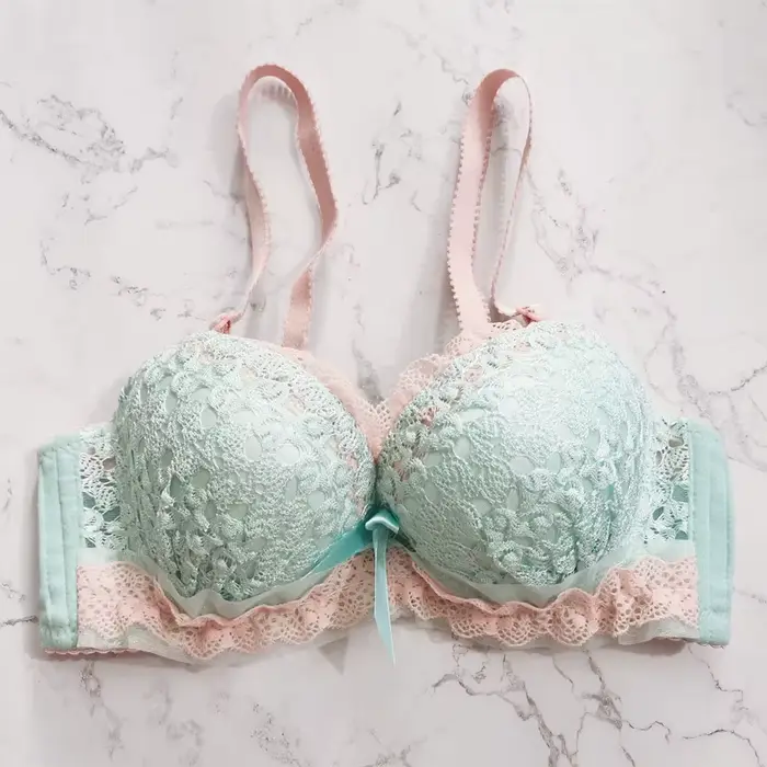 Bezšvová nastaviteľná push-up podprsenka pre ženy
