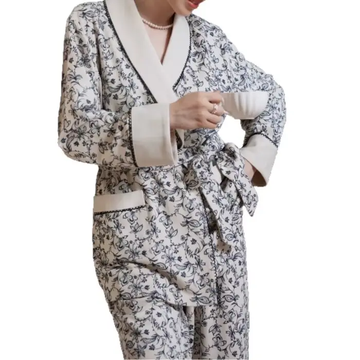 Pyjama féminin en velours d'Islande léopard style moderne élégant pour jeune femme nuits d'hiver occasions spéciales