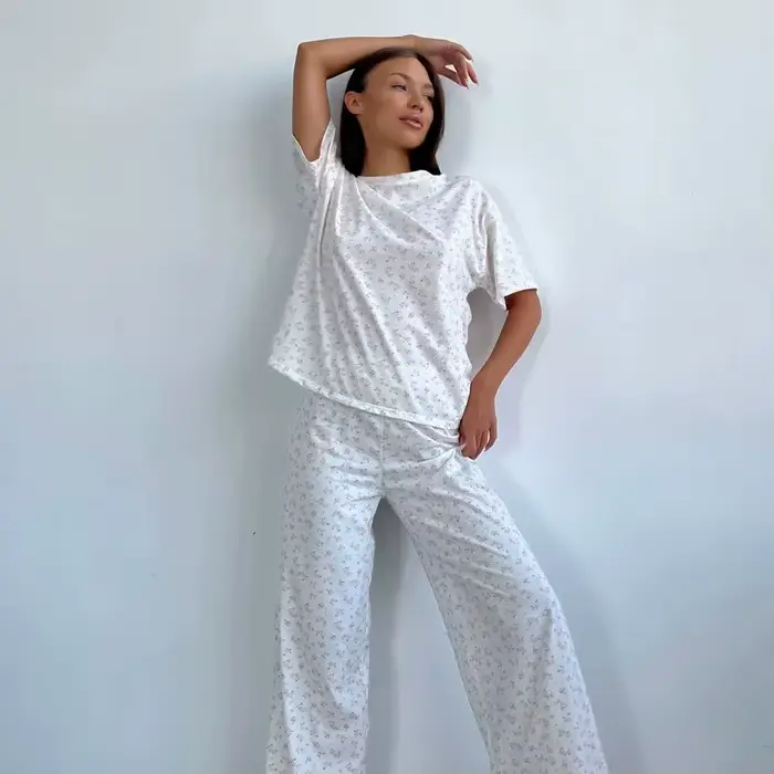 Nový americký štýl Dámske pyžamo s tvarom srdca kvetinová tlač, krátke rukávy, dlhé nohavice, Plus veľkosť trendy relaxačné oblečenie Set