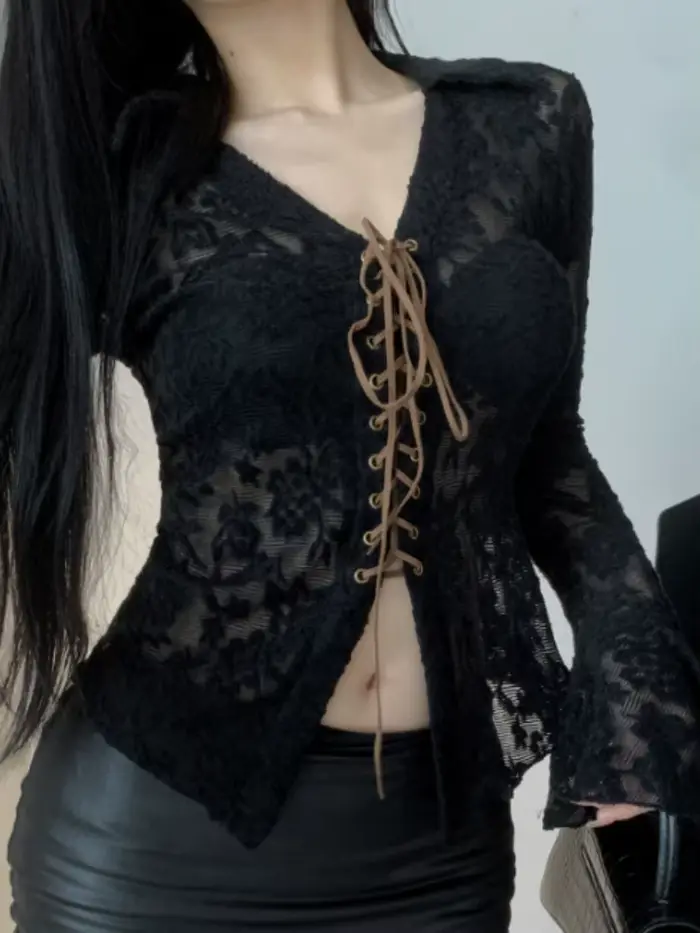 Chemise à col en V à manches évasées en dentelle pour femmes, chemise de base solide, haut une pièce