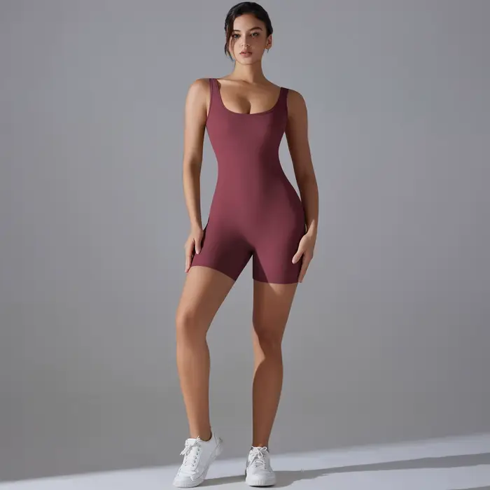 Nové športové body s V-výstrihom a scrunch efektom pre ženy