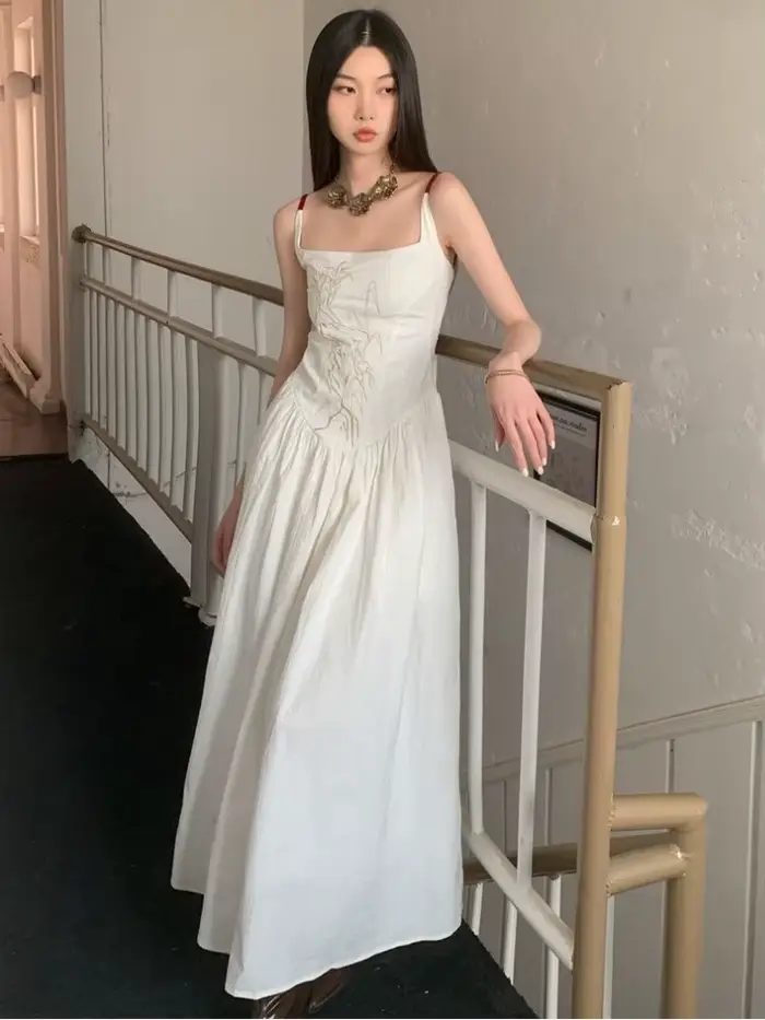 Elegantné vyšívané šaty pre ženy