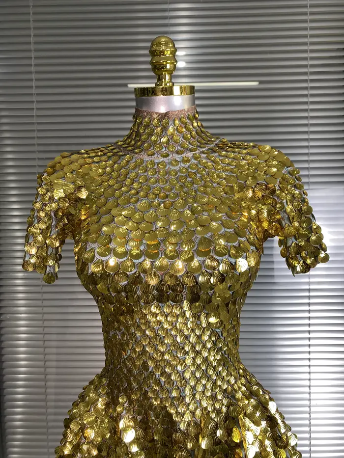Sexy mini šaty s krátkymi rukávmi pre ženy