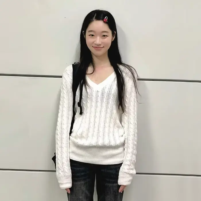Karrram japonský Y2k V-výstrih biely sveter Vintage Harajuku tenký pletený