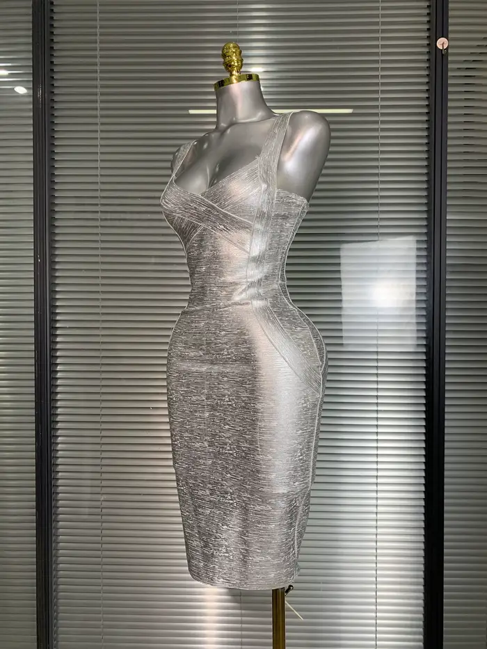 Sexy priliehavé pásikové šaty pre ženy