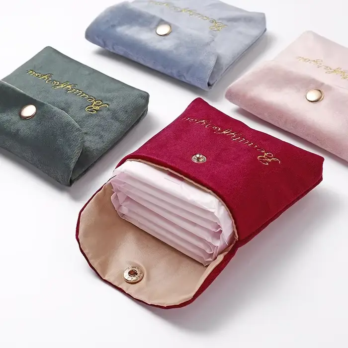 Sacoche multifonctionnelle carrée en tissu robuste pour hygiène féminine et rangement personnel versatile occasions spéciales