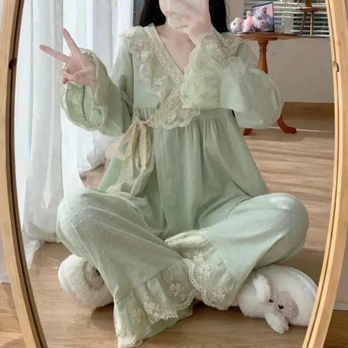 Roztomilé pyžamo pre ženy, V-neck, polyester a elastan, pohodlné nočné oblečenie a jarný salónik
