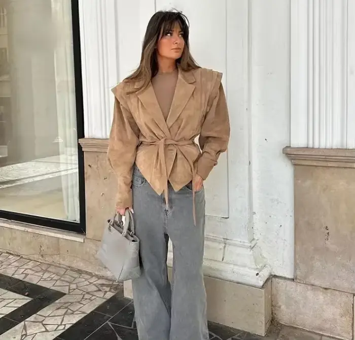 Nouvelle Veste Femme Automne 2026 Chaudes à Col Revers, Ourlet Irrégulier, Ceinture, Boutons et Plis