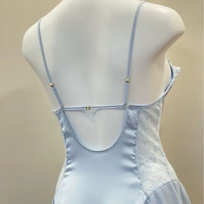 Chemise de nuit en polyester et dentelle bleu clair sexy sans manches pour femmes, pour les nuits chaudes et les soirées romantiques
