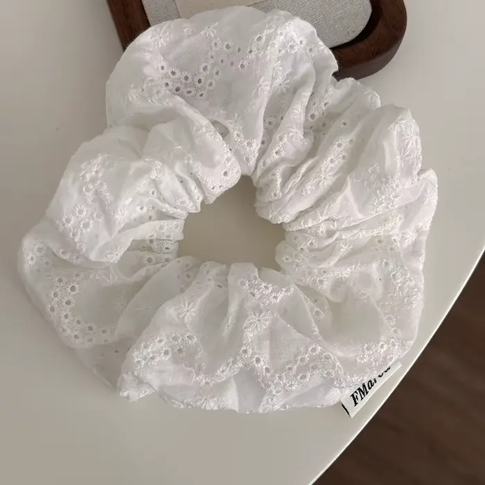 Veľké čipkované gumičky do vlasov pre ženy