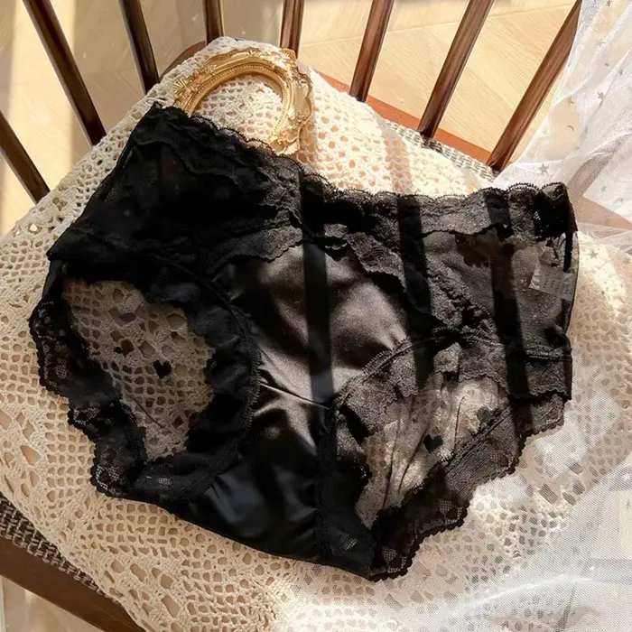 Culottes en Satin de Soie à Fleurs en Dentelle Taille Basse Style Français Motif Coeur Transparentes En Maille Pour Femme Occasions Spéciales ```