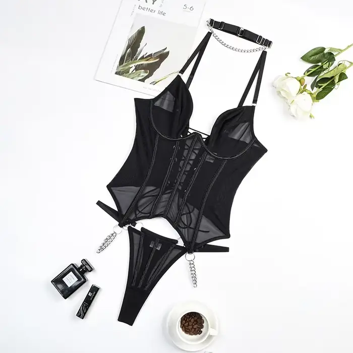 Lingerie fantaisie, lingerie féminine sexy, lingerie charmante, ensemble de lingerie avec des détail