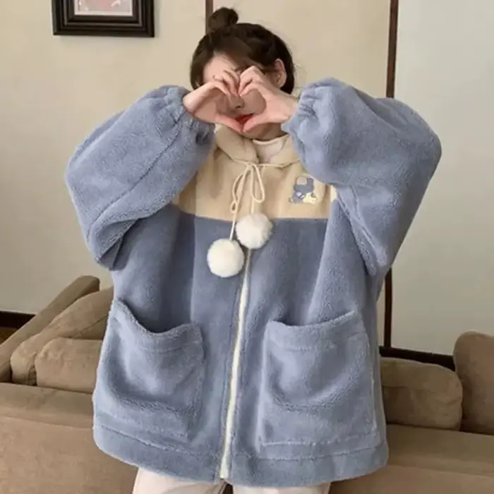Kawaii japonský animovaný univerzitný mikina s kapucňou pre ženy, plyšová mikina, teplá ležérna bunda en coton et polyester style décontracté pour femmes occassions spéciales automne hiver