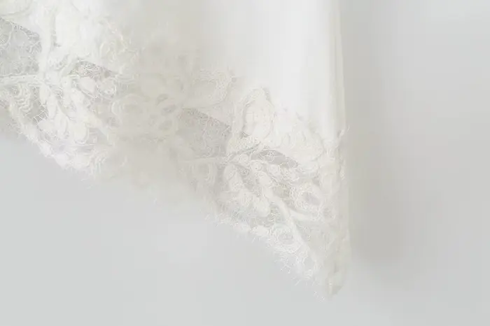 KONDALA Streetwear Chic Décontracté Femme Haut en Dentelle Asymétrique à Manches Courtes Col Rond Te