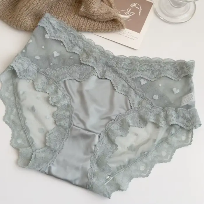 Culottes en Satin de Soie à Fleurs en Dentelle Taille Basse Style Français Motif Coeur Transparentes En Maille Pour Femme Occasions Spéciales ```
