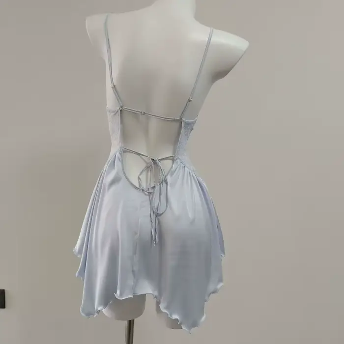 Light Bue chemises de nuit 2025 nouveau pyjama Sexy chemises de nuit pour femmes mince dentelle creuse glace soie plis mince mince bretelles chemise de nuit
