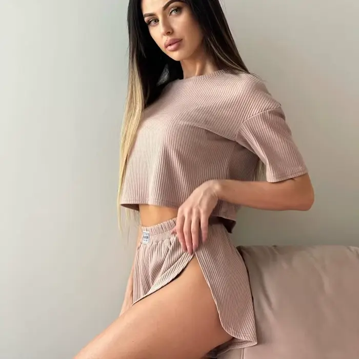 Ensemble de vêtements de détente côtelés 2 pièces pour femmes, ensemble pyjama crop top et short, vêtements de nuit doux pour la détente quotidienne