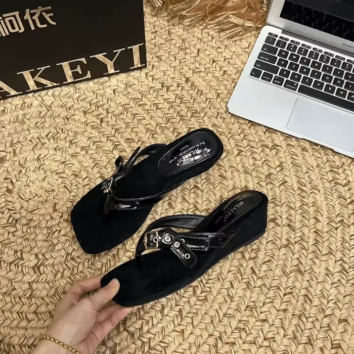 Tongs d'été pour femmes, antidérapantes, populaires en ligne, style coréen mignon, plates à semelle 