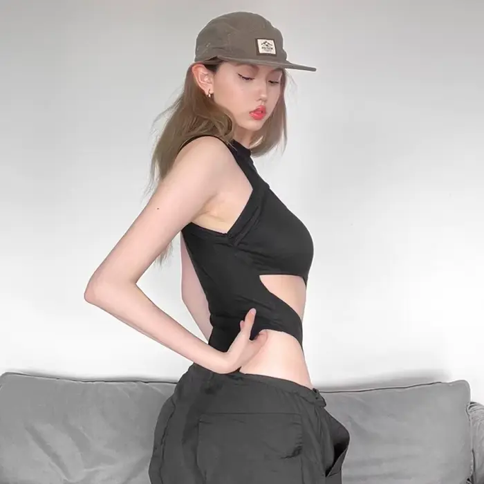 Body Design Creux Ir régulier Pour Femme Nouveau Style Col Rond Sans Manches Slim Extensible Rue Sexy Mode Moulante Printemps 2026 ```