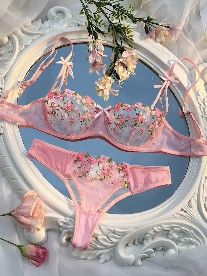 Sexy dámska bielizeň s kvetinovou výšivkou pre romantické a špeciálne príležitosti