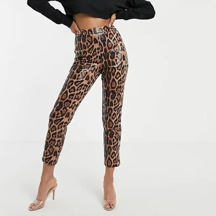 Dámske legíny z PU koženky s leopardím vzorom