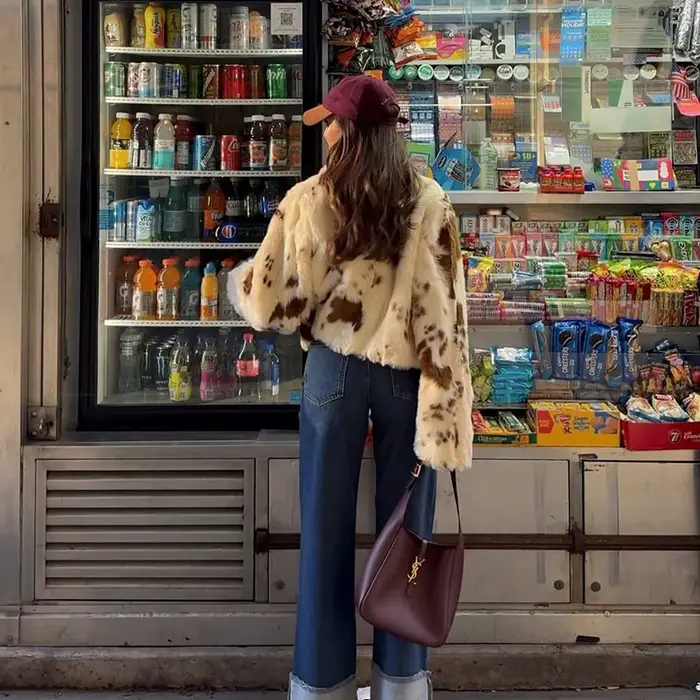 Dámske Streetwear štýl Neo Mint Chic Street dievčatá umelé kožušiny bunda, luxusné zimné bundy, mäkké a teplé umelé kožušiny, skladaný golier, imitácia Fox Fur, polyester a bavlna, jeseň-zima 2025