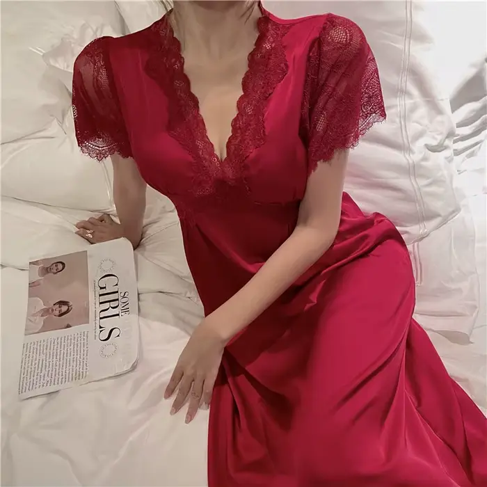 Nočná košieľka z saténu z polyesteru a ronu elegántna na ženy pre špeciálne nepriamy a luxusný vintage look