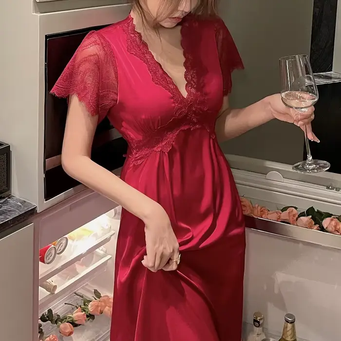 Nočná košieľka z saténu z polyesteru a ronu elegántna na ženy pre špeciálne nepriamy a luxusný vintage look