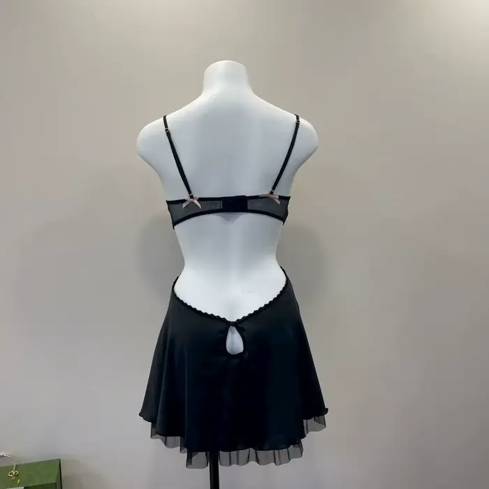 Čierna princezná nočná košeľa s elegantným a pohodlným výstrihom V pre špeciálne príležitosti a noci
