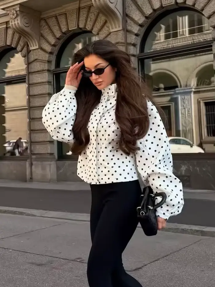 Dámska bomber bunda s bodkami