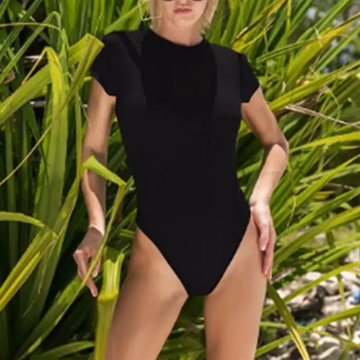Jednodielny body s krátkym rukávom