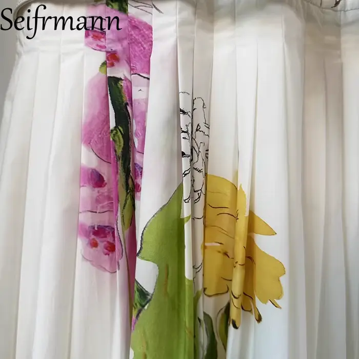 Seifrmann – robe en popeline imprimée fond blanc, col rond, manches courtes, taille cintrée, jupe lo