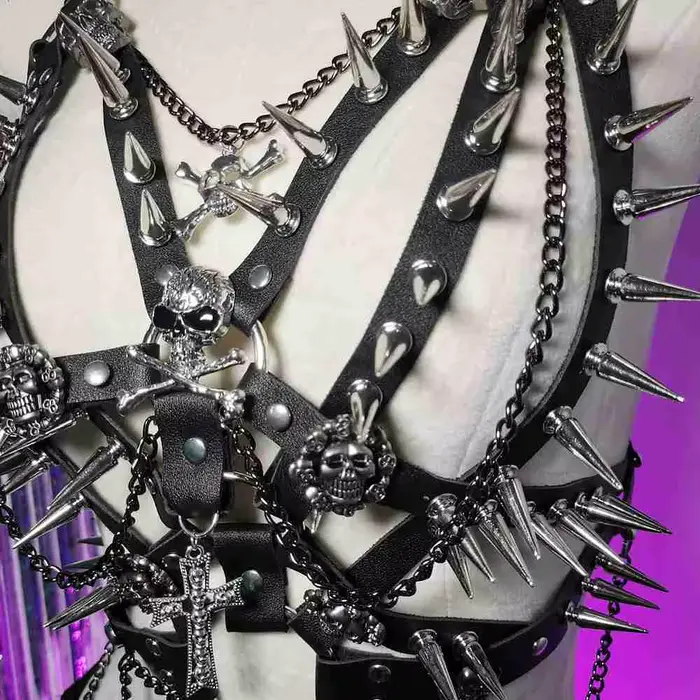Gotické punk rockové tričko pre ženy s lebkami a cvočkami