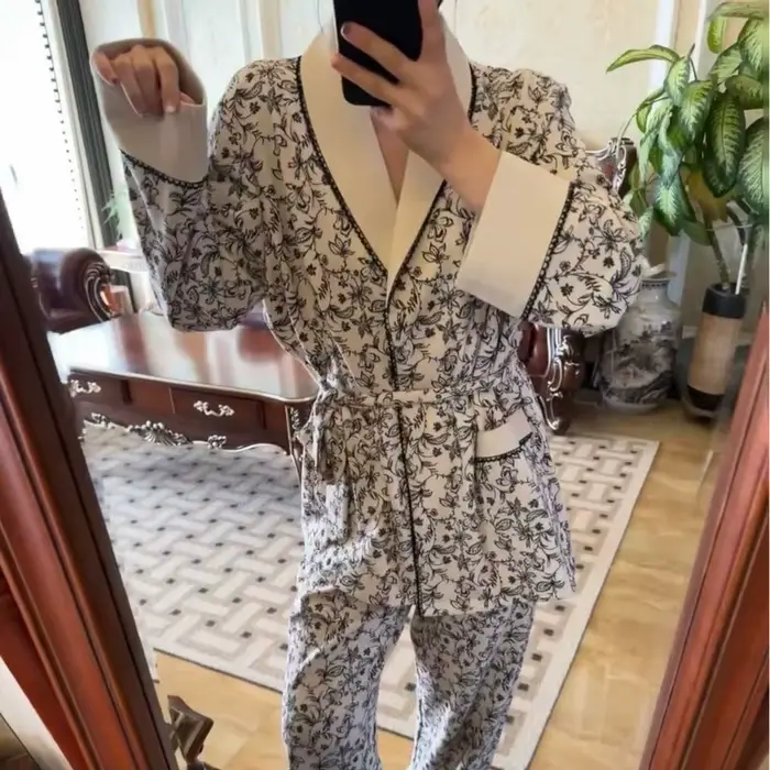 Pyjama féminin en velours d'Islande léopard style moderne élégant pour jeune femme nuits d'hiver occasions spéciales