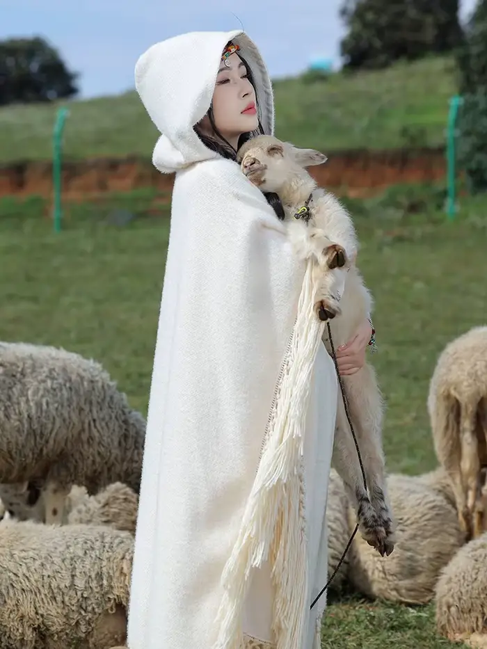 Ručne vyrobené boho peleríny so strapcami pre ženy