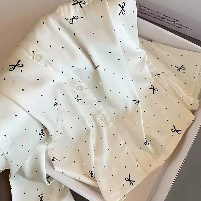 Pyjama pantalon à manches longues, Chic, d'inspiration française, haute couture, esthétique, Instagram, adorné par nœud, en soie glacée, garnis de dentelle